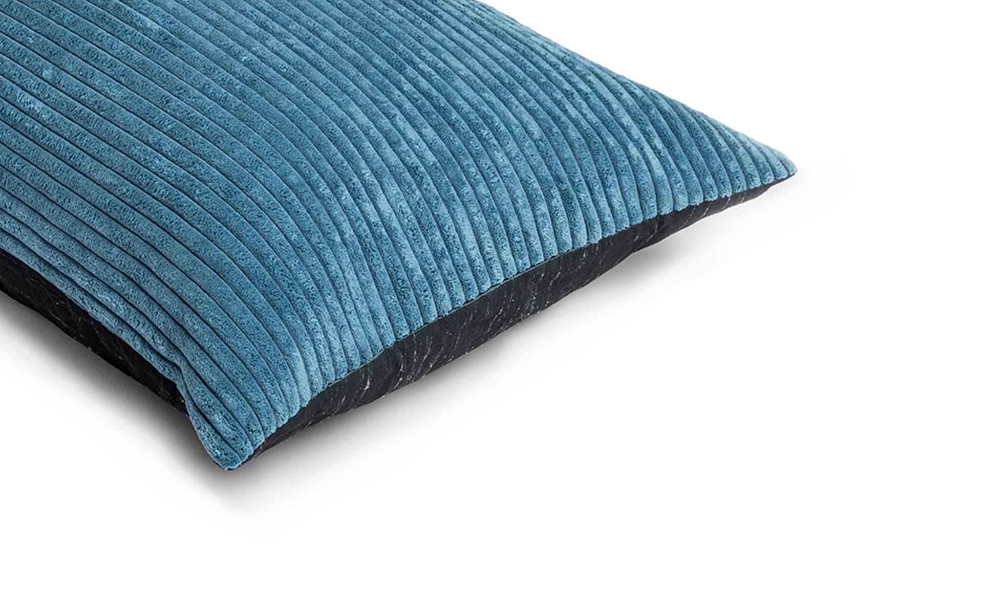 Mrs.Me home couture - Cushion Level Petro detail
